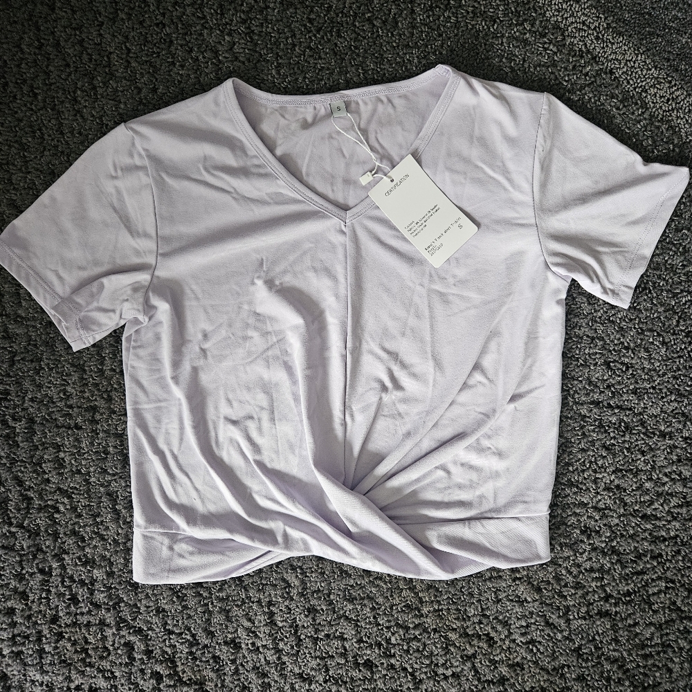Womens V-neck workout top with knot. Lavender Small New with tags. Cropped